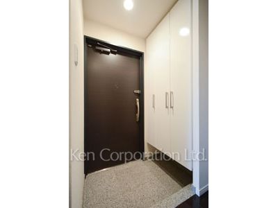 Entrance ※Photo of the same layout on 12 floor. Decoration and fixture may differ.