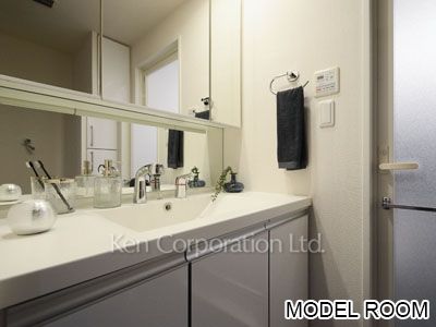 Powder Room ※Photo of the same layout on 12 floor. Decoration and fixture may differ.
