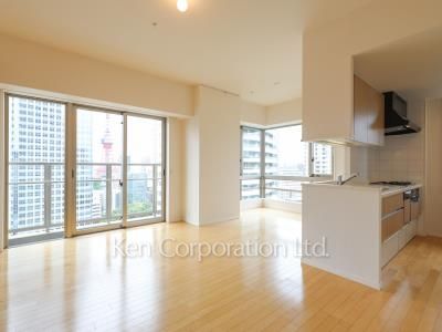 Living-Dining ※Photo of the same layout on 21 floor. Decoration and fixture may differ.