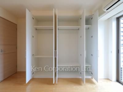 Closet ※Photo of the same layout on 21 floor. Decoration and fixture may differ.
