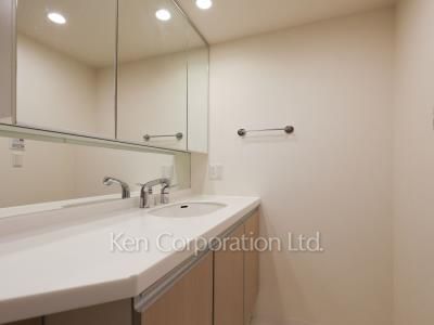 Powder Room ※Photo of the same layout on 21 floor. Decoration and fixture may differ.