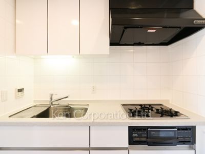 Kitchen ※Photo of the same layout on 20 floor. Decoration and fixture may differ.