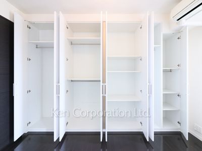 Closet ※Photo of the same layout on 20 floor. Decoration and fixture may differ.