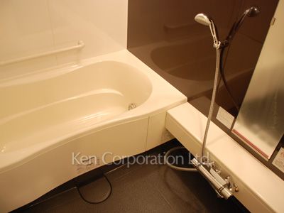 Bath ※Photo of the same layout on 25 floor. Decoration and fixture may differ.