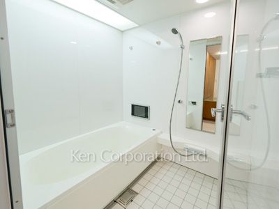 Bath ※Photo of the same layout on 1 floor. Decoration and fixture may differ.