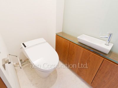 Lavatory ※Photo of the same layout on 1 floor. Decoration and fixture may differ.