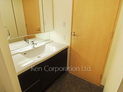 Powder Room ※Photo of the same layout on 21 floor. Decoration and fixture may differ.