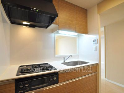 Kitchen ※Photo of the same layout on 19 floor. Decoration and fixture may differ.