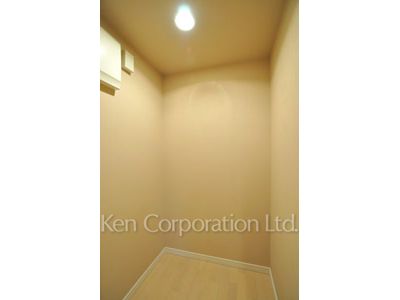 Closet ※Photo of the same layout on 19 floor. Decoration and fixture may differ.