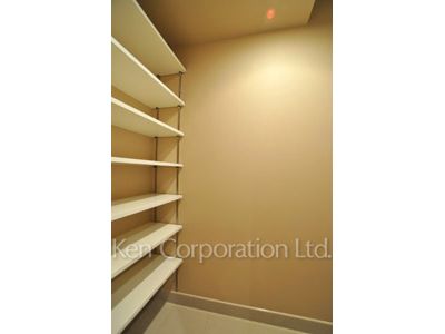 Closet ※Photo of the same layout on 19 floor. Decoration and fixture may differ.