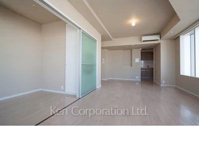 Living-Dining ※Photo of the same layout on 12 floor. Decoration and fixture may differ.