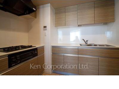 Kitchen ※Photo of the same layout on 12 floor. Decoration and fixture may differ.