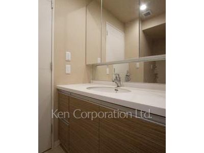Powder Room ※Photo of the same layout on 12 floor. Decoration and fixture may differ.