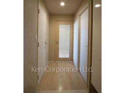 Entrance ※Photo of the same layout on 12 floor. Decoration and fixture may differ.
