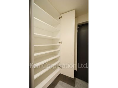 Shoes Closet ※Photo of the same layout on 6 floor. Decoration and fixture may differ.
