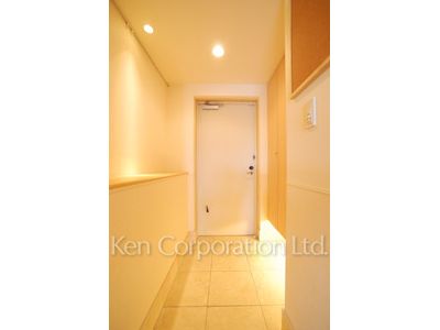 Entrance ※Photo of the same layout on 7 floor. Decoration and fixture may differ.