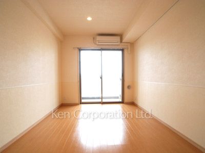 Bedroom ※Photo of the same layout on 7 floor. Decoration and fixture may differ.