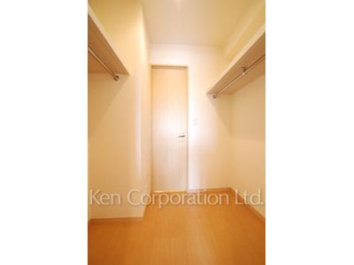 Closet ※Photo of the same layout on 7 floor. Decoration and fixture may differ.