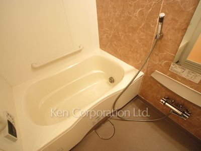 Bath ※Photo of the same layout on 8 floor. Decoration and fixture may differ.