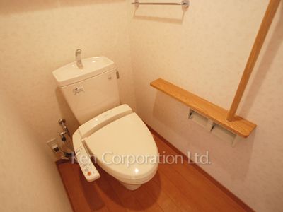 Lavatory ※Photo of the same layout on 8 floor. Decoration and fixture may differ.