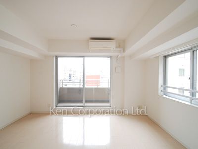 Living-Dining ※Photo of the same layout on 9 floor. Decoration and fixture may differ.