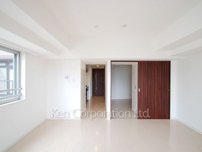 Living-Dining ※Photo of the same layout on 9 floor. Decoration and fixture may differ.