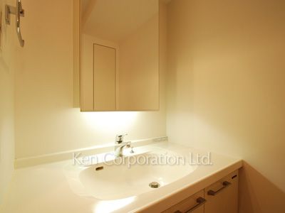 Powder Room ※Photo of the same layout on 9 floor. Decoration and fixture may differ.
