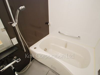 Bath ※Photo of the same layout on 9 floor. Decoration and fixture may differ.