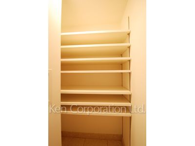 Shoes-In Closet ※Photo of the same layout on 9 floor. Decoration and fixture may differ.