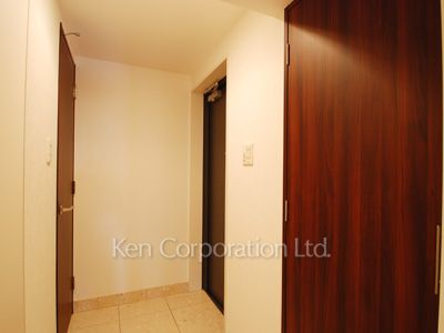 Entrance ※Photo of the same layout on 9 floor. Decoration and fixture may differ.