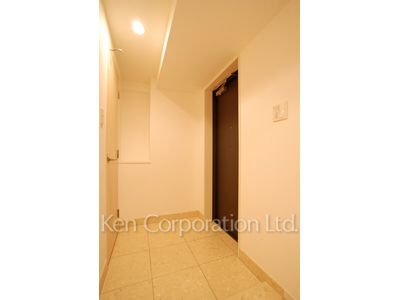 Entrance ※Photo of the same layout on 8 floor. Decoration and fixture may differ.