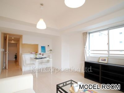 Living-Dining ※Photo of the same layout on 8 floor. Decoration and fixture may differ.