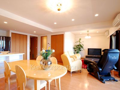 Living-Dining ※Photo of the same layout on 14 floor. Decoration and fixture may differ.