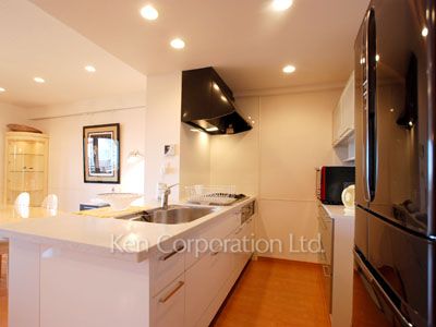 Kitchen ※Photo of the same layout on 14 floor. Decoration and fixture may differ.
