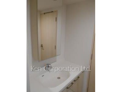 Powder Room ※Photo of the same layout on 8 floor. Decoration and fixture may differ.