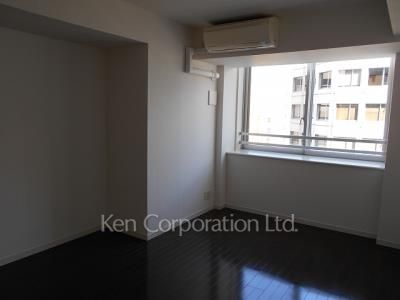 Living-Dining ※Photo of the same layout on 8 floor. Decoration and fixture may differ.