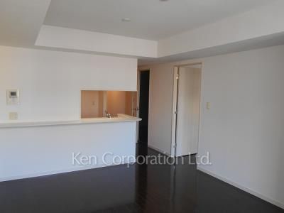 Living-Dining ※Photo of the same layout on 8 floor. Decoration and fixture may differ.