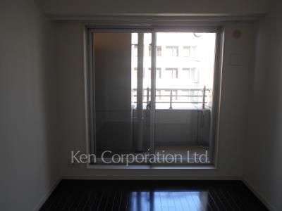Bedroom ※Photo of the same layout on 8 floor. Decoration and fixture may differ.