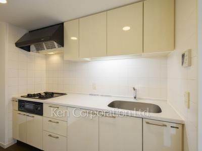 Kitchen ※Photo of the same layout on 10 floor. Decoration and fixture may differ.
