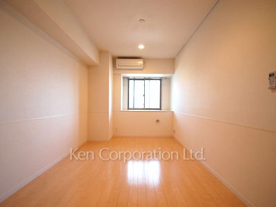 Bedroom ※Photo of the same layout on 9 floor. Decoration and fixture may differ.