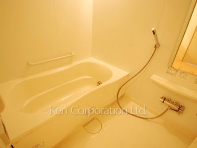 Bath ※Photo of the same layout on 9 floor. Decoration and fixture may differ.