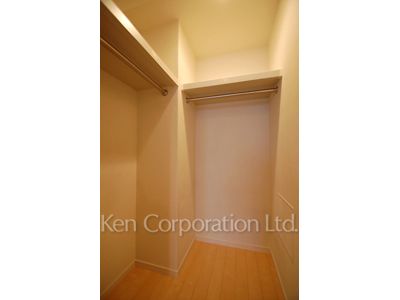 Closet ※Photo of the same layout on 9 floor. Decoration and fixture may differ.