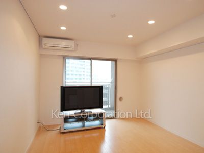 Living-Dining ※Photo of the same layout on 9 floor. Decoration and fixture may differ.