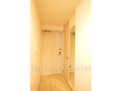 Entrance ※Photo of the same layout on 9 floor. Decoration and fixture may differ.