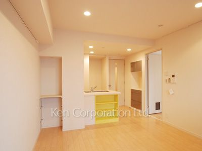 Living-Dining ※Photo of the same layout on 9 floor. Decoration and fixture may differ.