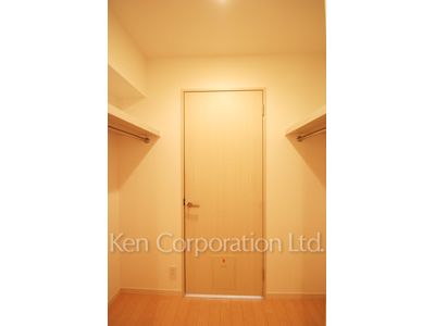 Closet ※Photo of the same layout on 9 floor. Decoration and fixture may differ.