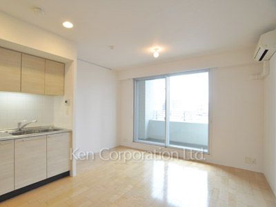 Living-Dining ※Photo of the same layout on 9 floor. Decoration and fixture may differ.