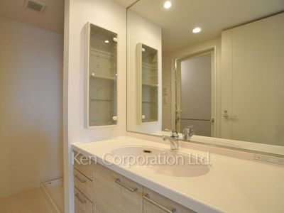 Powder Room ※Photo of the same layout on 9 floor. Decoration and fixture may differ.