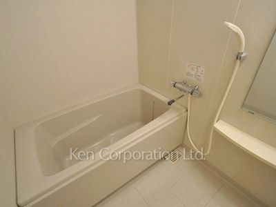 Bath ※Photo of the same layout on 9 floor. Decoration and fixture may differ.