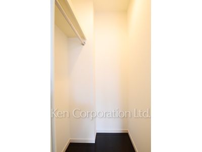 Walk-In Closet ※Photo of the same layout on 3 floor. Decoration and fixture may differ.